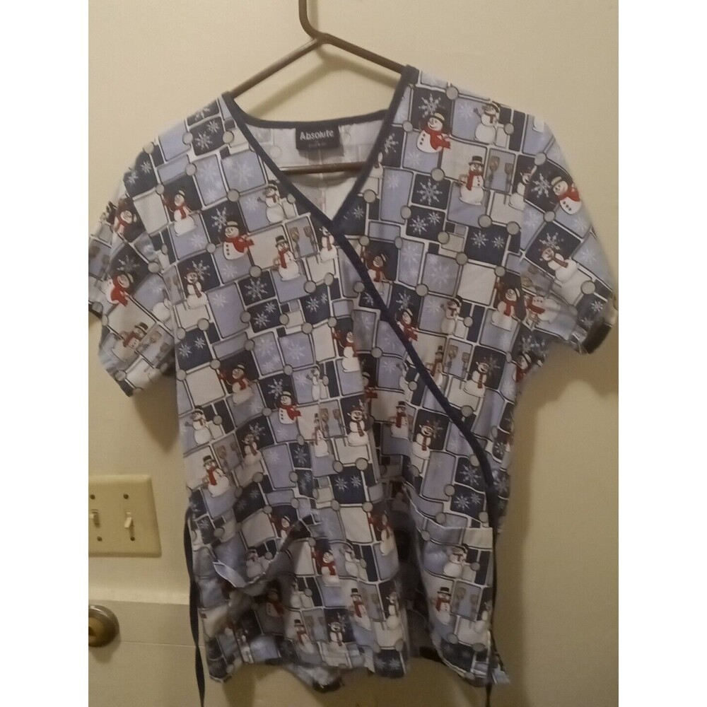 Absolute Medical Nursing Vet Tech Scrub Top size M Christmas Snowmen